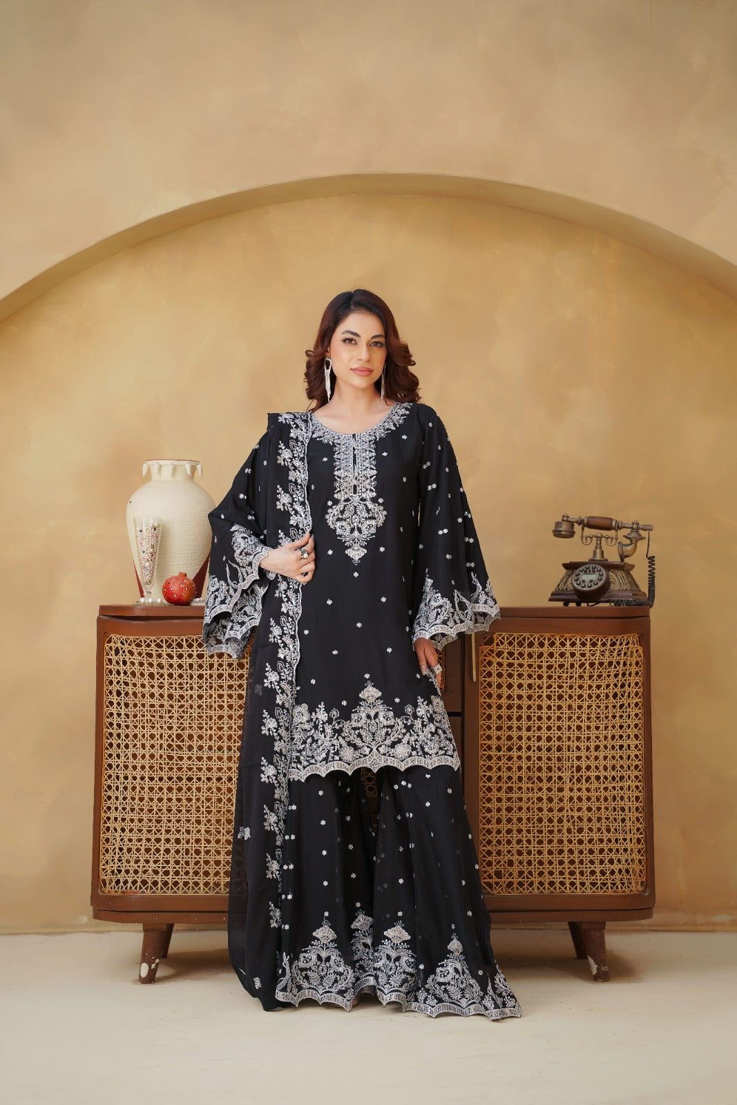 Mahpara Midnight Black