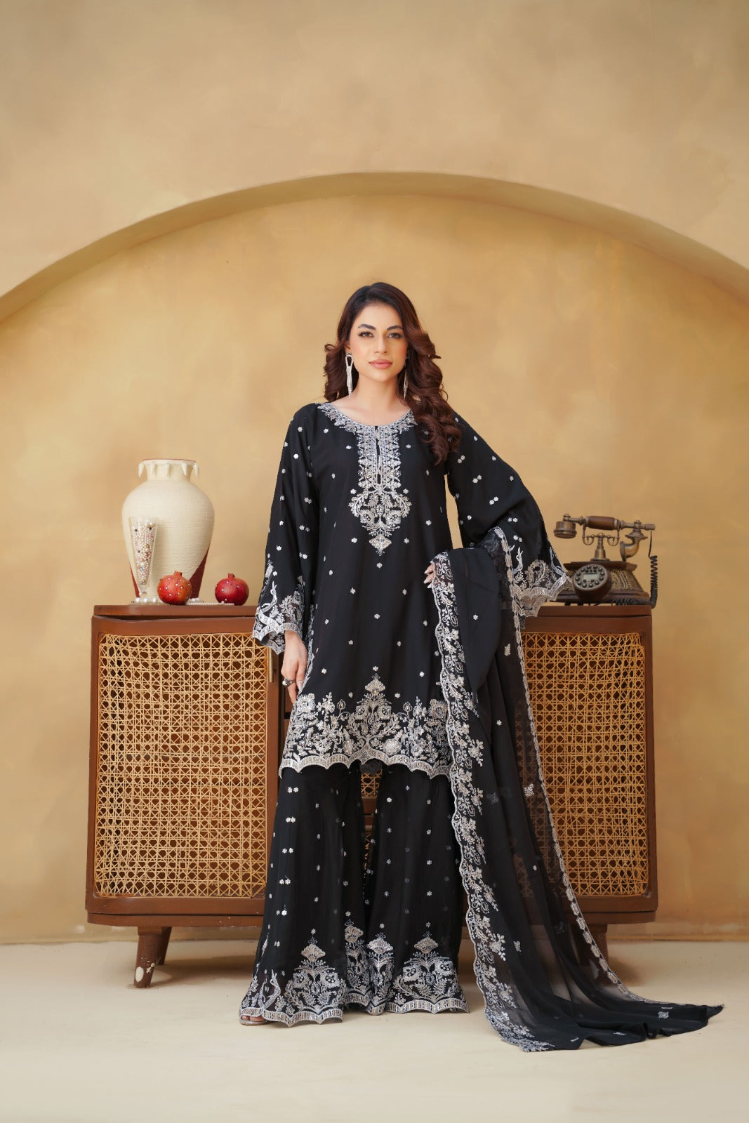 Mahpara Midnight Black