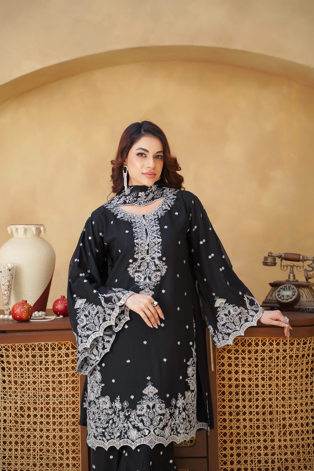Mahpara Midnight Black