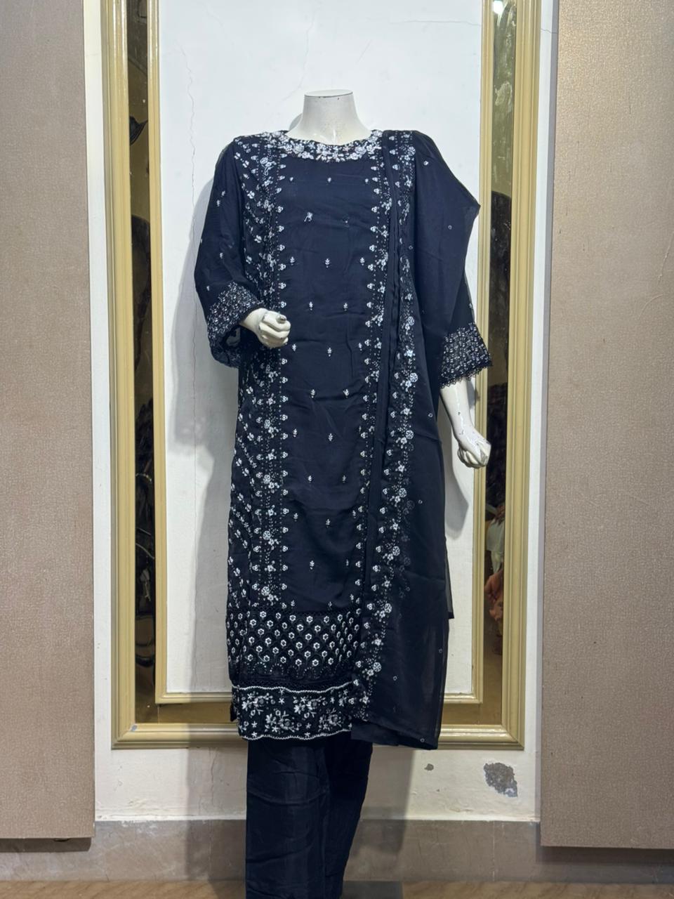 Amna Black