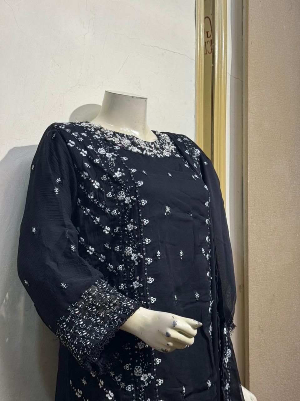 Amna Black