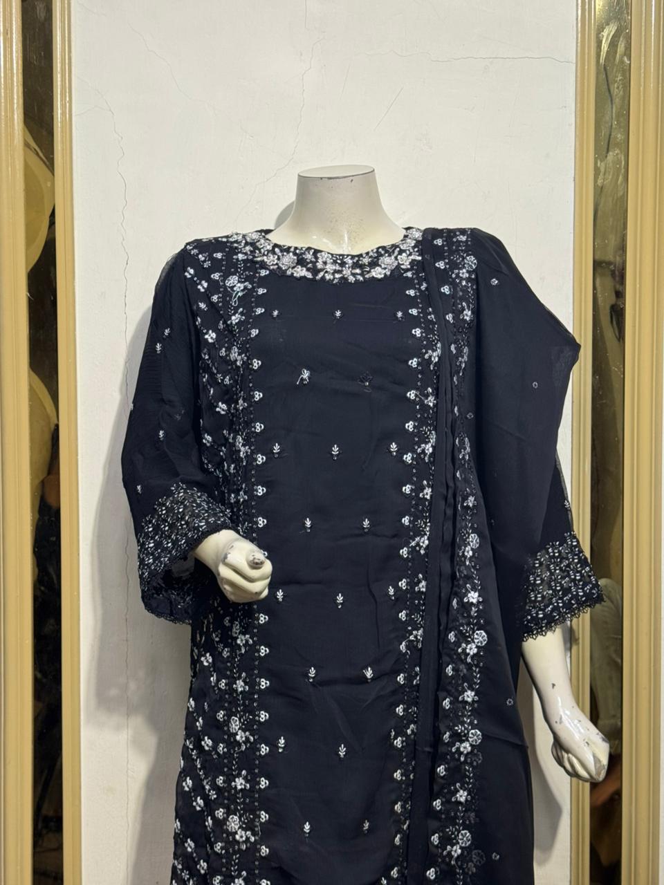 Amna Black