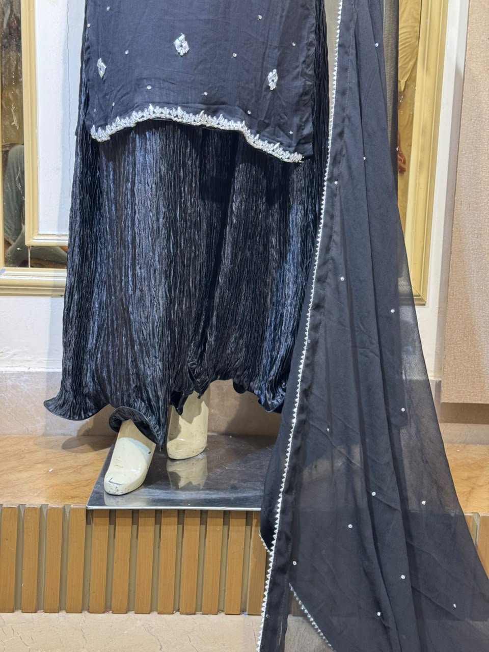 Abeer Midnight Black