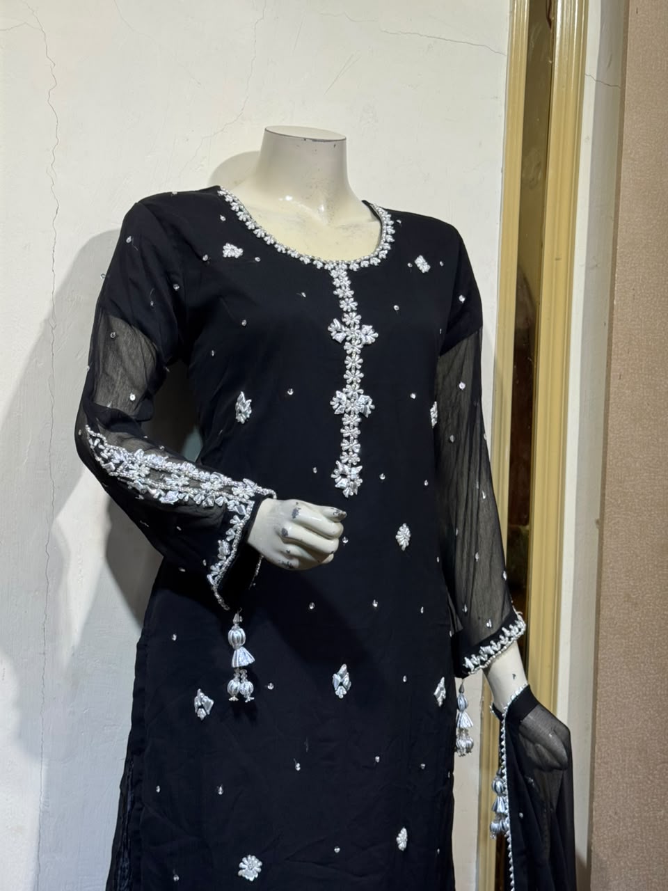 Abeer Midnight Black