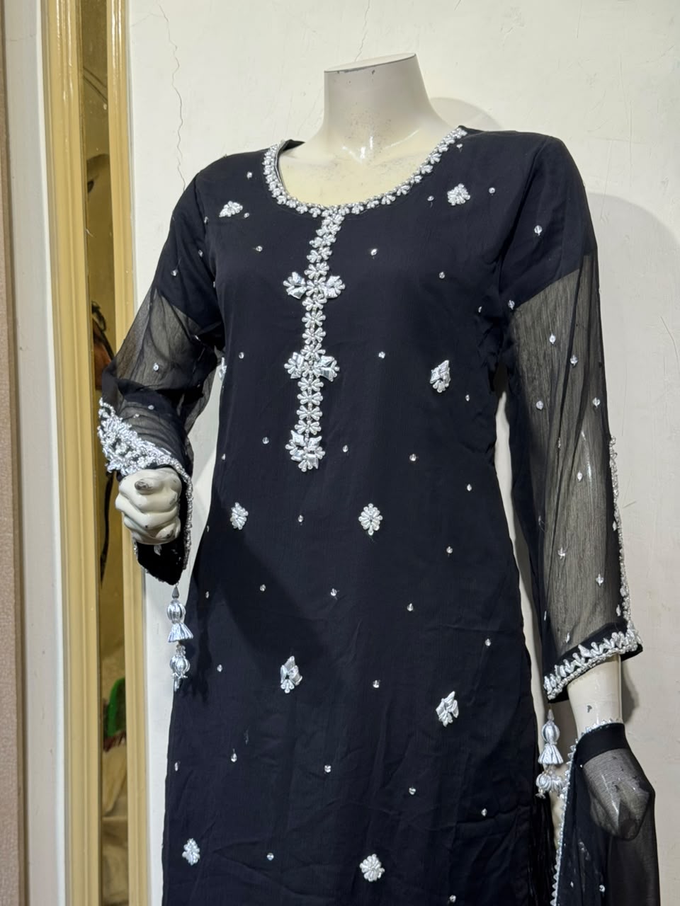 Abeer Midnight Black