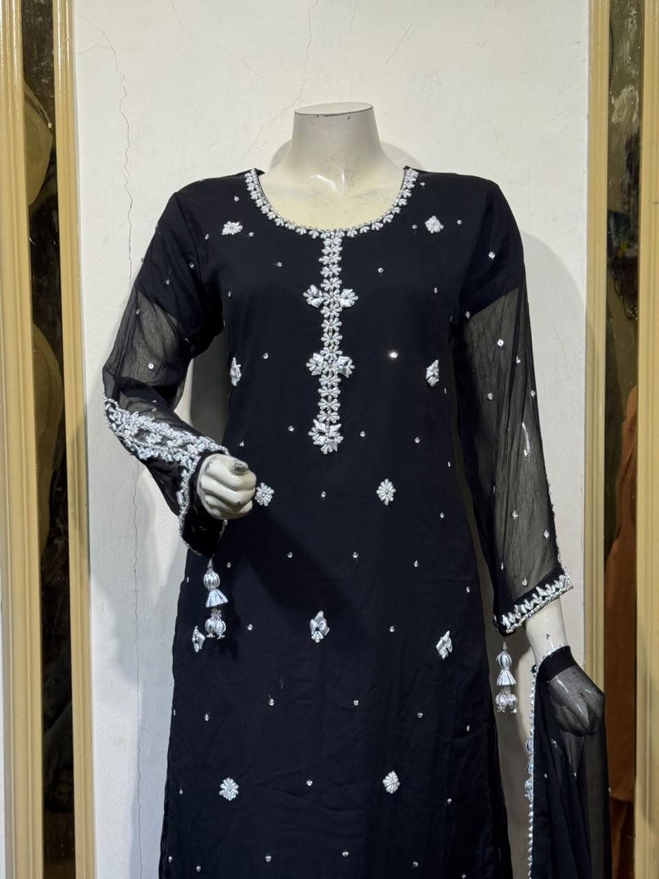 Abeer Midnight Black