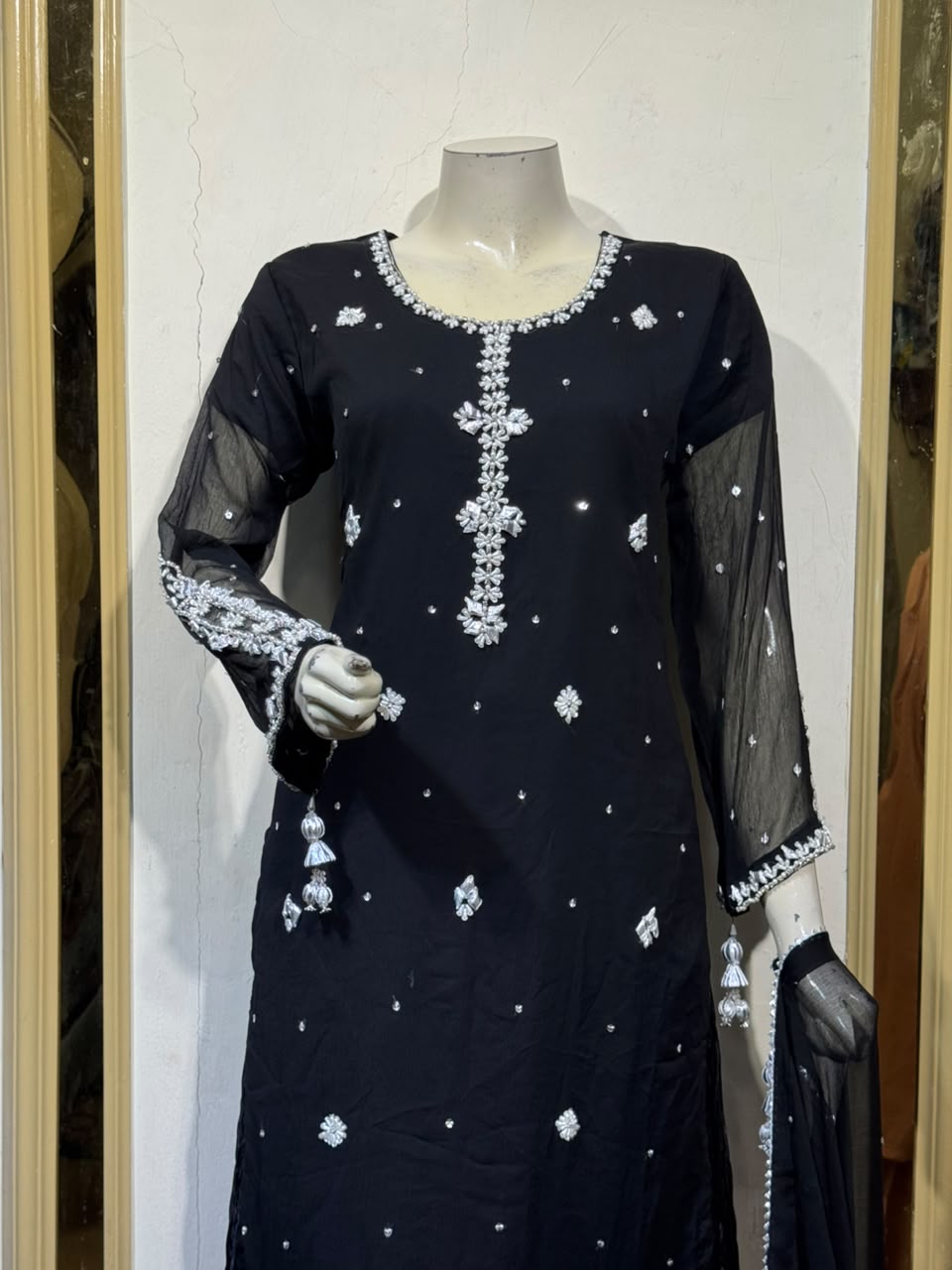 Abeer Midnight Black