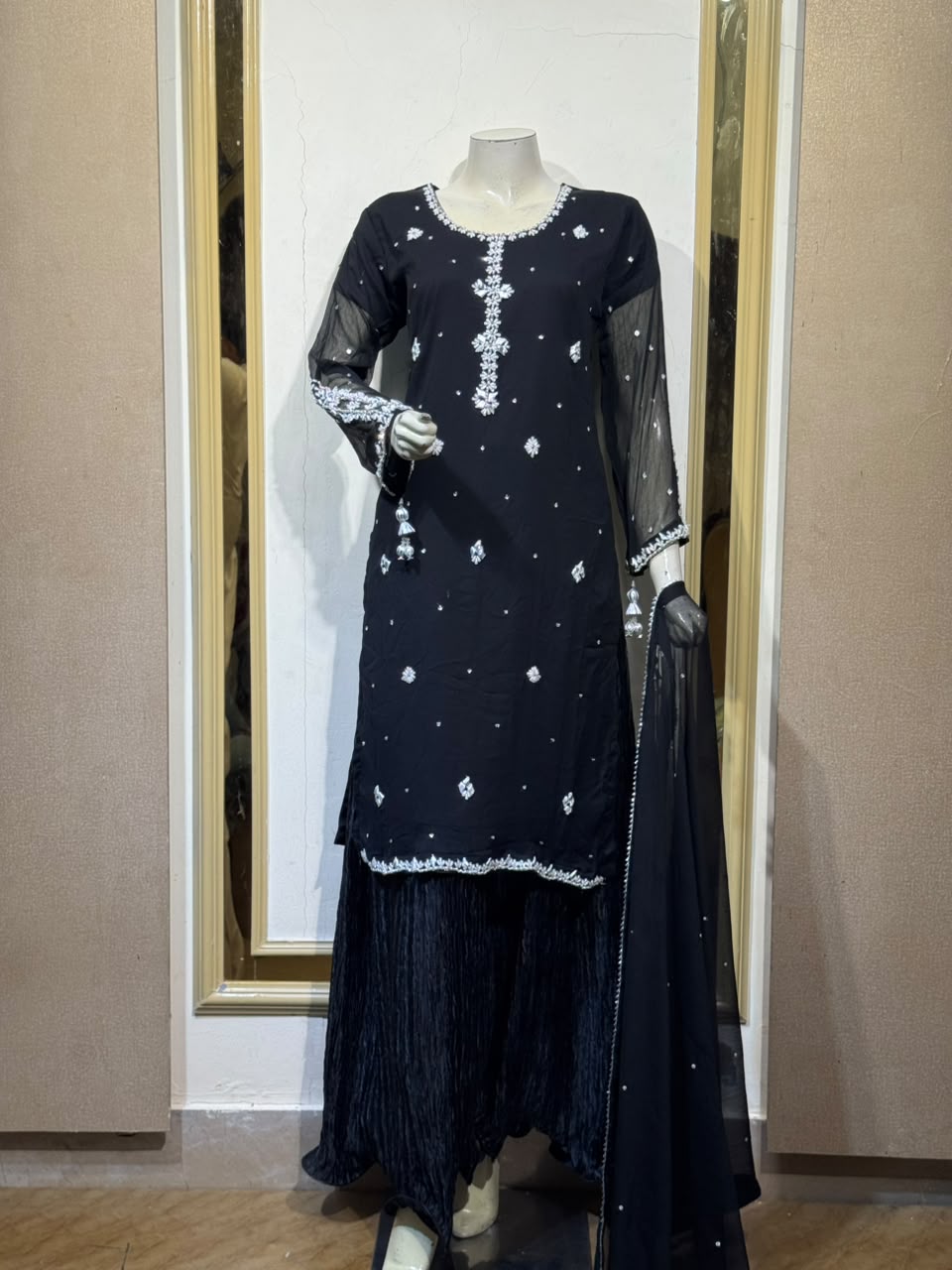 Abeer Midnight Black