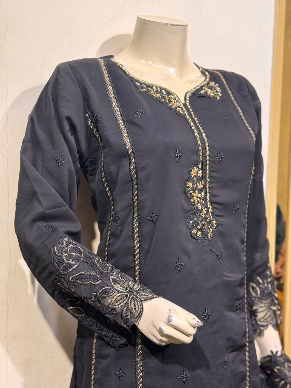Avenza Midnight Black
