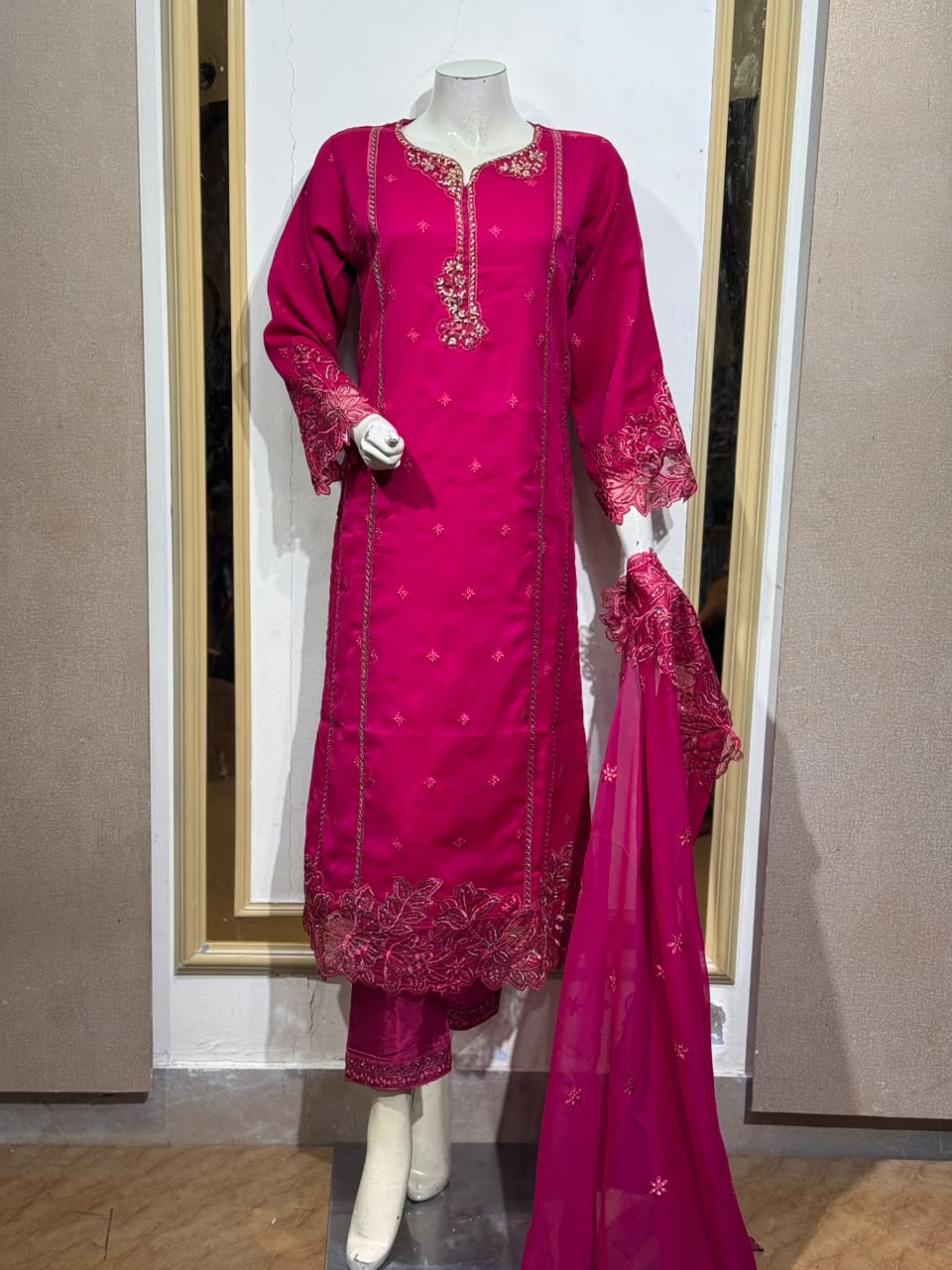 Avenza Hotpink